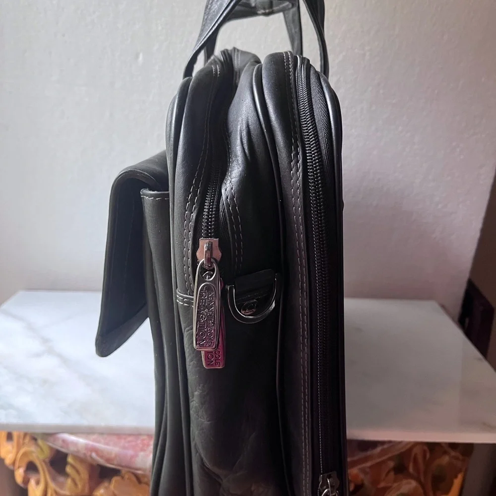 Kenneth Cole Reaction black genuine leather business/laptop bag